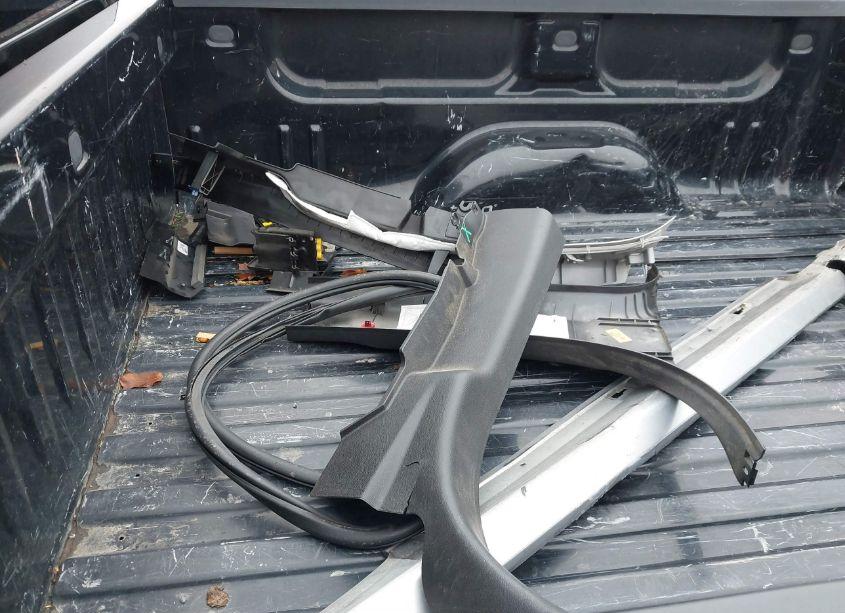 Photo 12 of 2018 Chevrolet Silverado 1500 1LT (VIN 1GCRCREH2JZ110126)