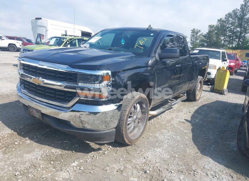 Photo 2 of 2018 Chevrolet Silverado 1500 1LT (VIN 1GCRCREH3JZ163109)