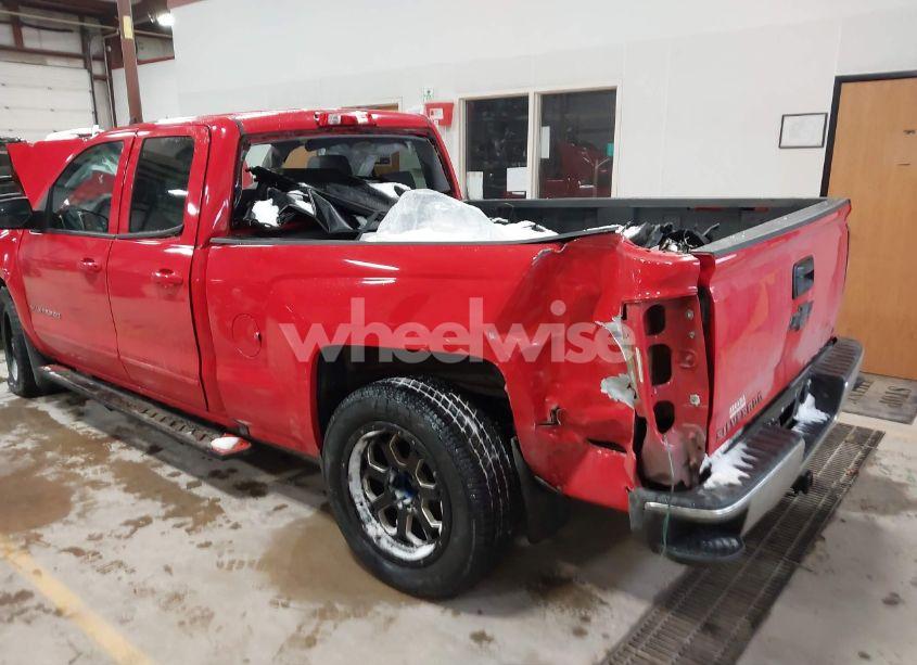 Photo 3 of 2018 Chevrolet Silverado 1500 1LT (VIN 1GCRCREH4JZ164236)