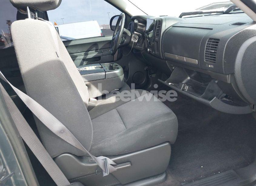 Photo 5 of 2011 Chevrolet Silverado 1500 LT (VIN 1GCRCSE00BZ119054)