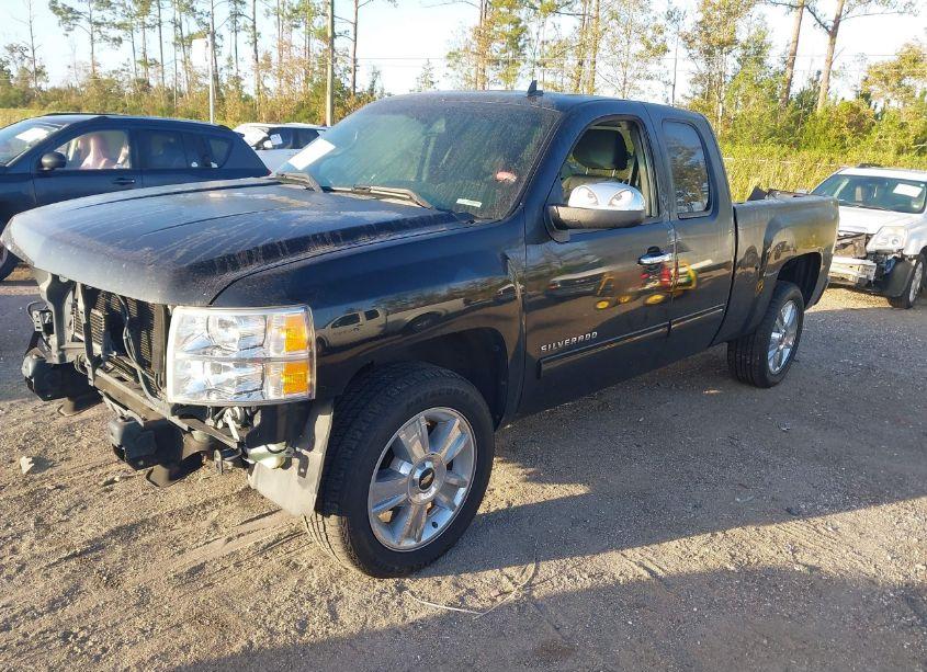 Photo 2 of 2013 Chevrolet Silverado 1500 LT (VIN 1GCRCSE00DZ122250)