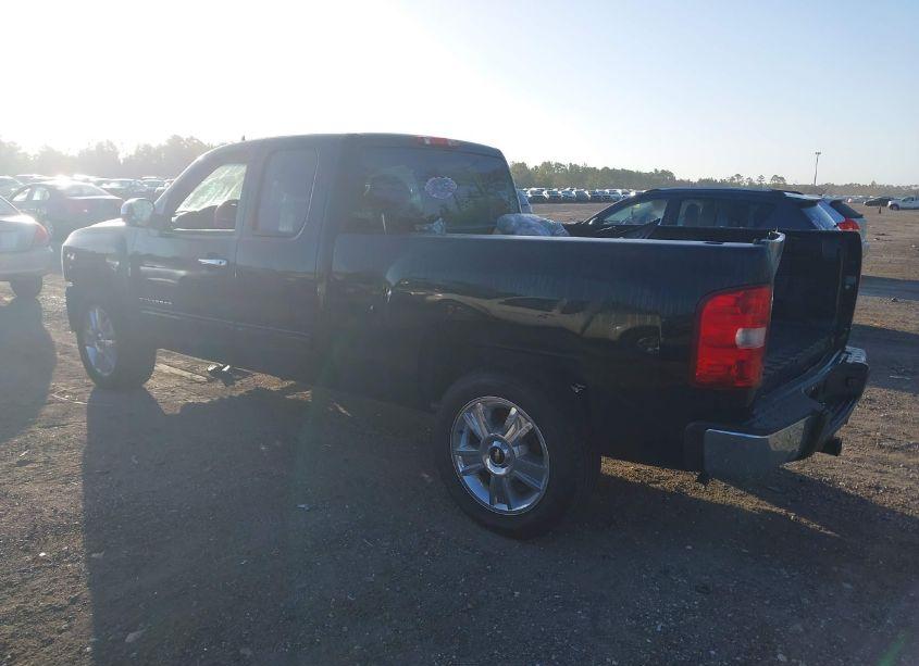 Photo 3 of 2013 Chevrolet Silverado 1500 LT (VIN 1GCRCSE00DZ122250)