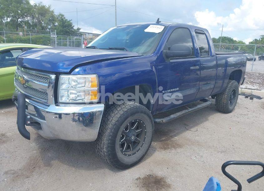 Photo 2 of 2013 Chevrolet Silverado 1500 LT (VIN 1GCRCSE00DZ244056)