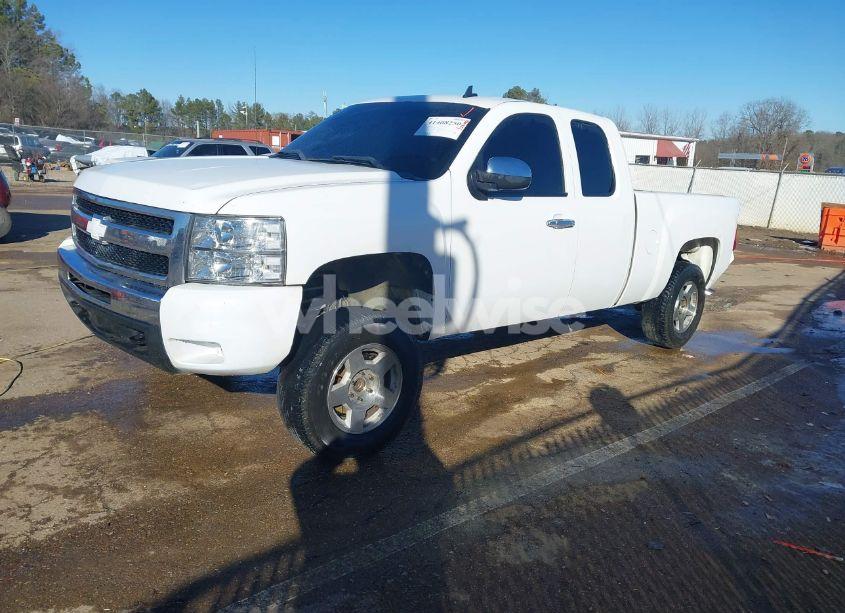 Photo 2 of 2011 Chevrolet Silverado 1500 LT (VIN 1GCRCSE01BZ142326)