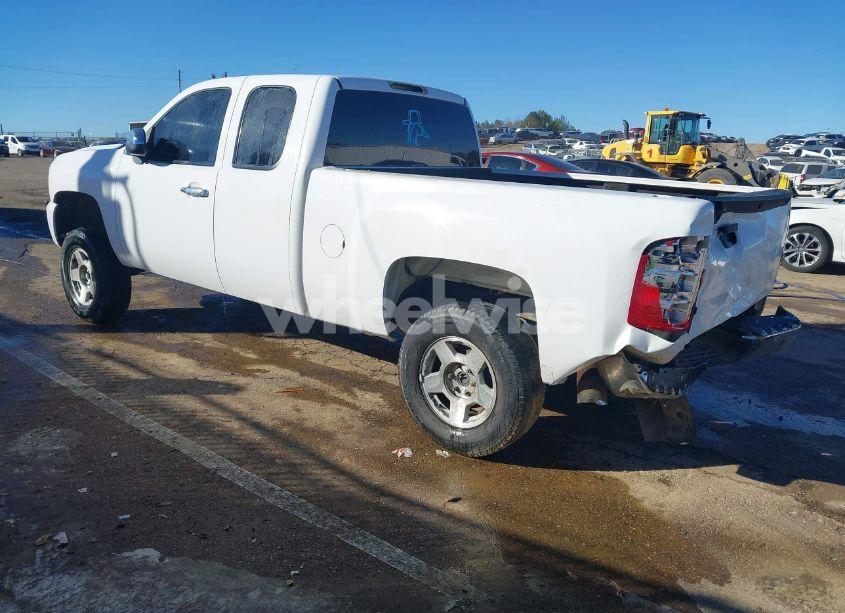 Photo 3 of 2011 Chevrolet Silverado 1500 LT (VIN 1GCRCSE01BZ142326)