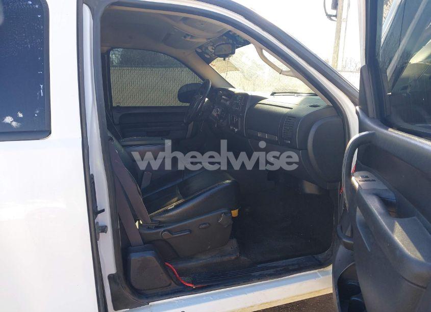 Photo 5 of 2011 Chevrolet Silverado 1500 LT (VIN 1GCRCSE01BZ142326)