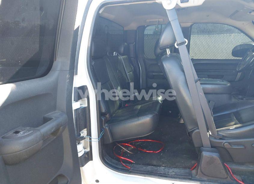 Photo 8 of 2011 Chevrolet Silverado 1500 LT (VIN 1GCRCSE01BZ142326)