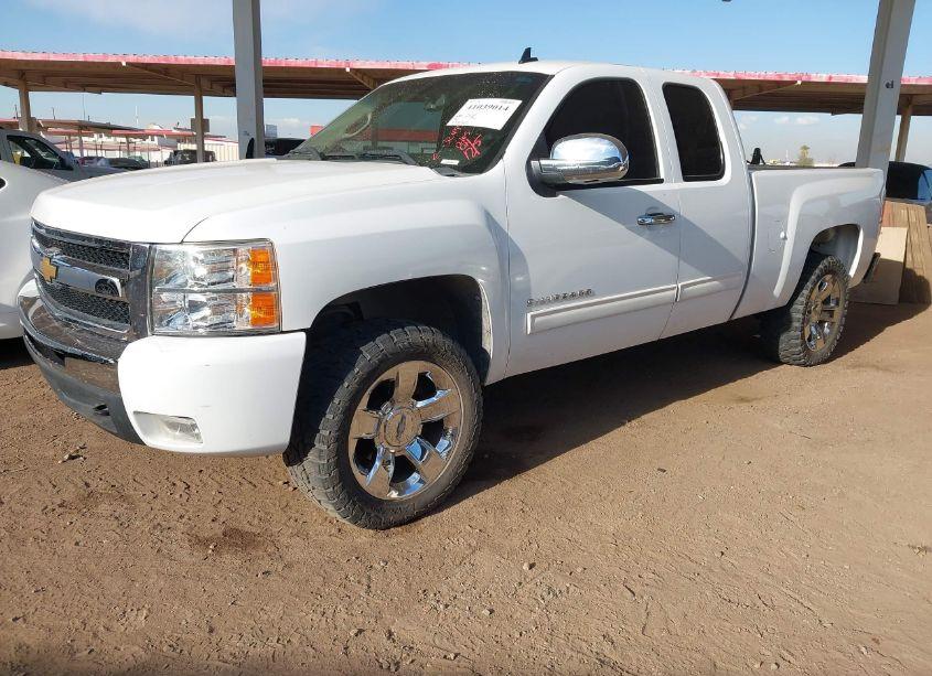 Photo 2 of 2011 Chevrolet Silverado 1500 LT (VIN 1GCRCSE01BZ324995)