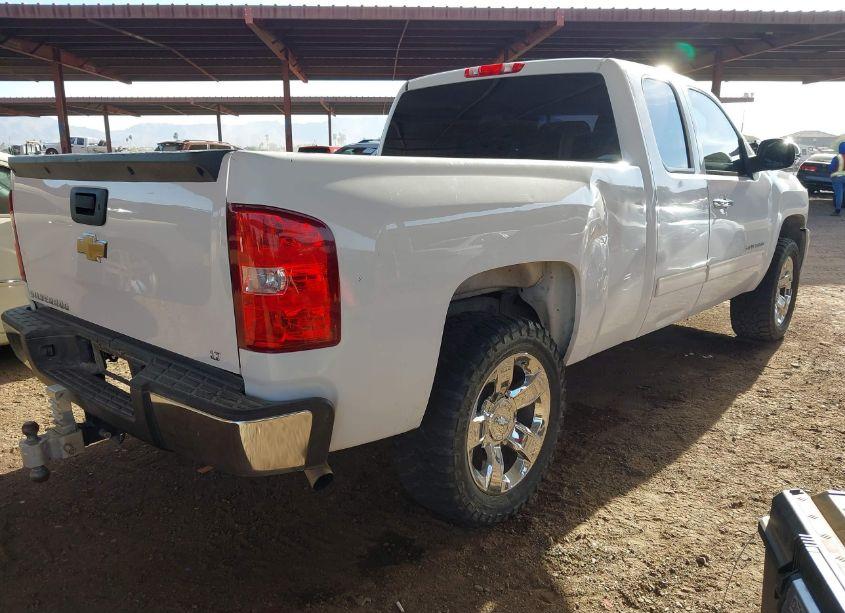 Photo 4 of 2011 Chevrolet Silverado 1500 LT (VIN 1GCRCSE01BZ324995)