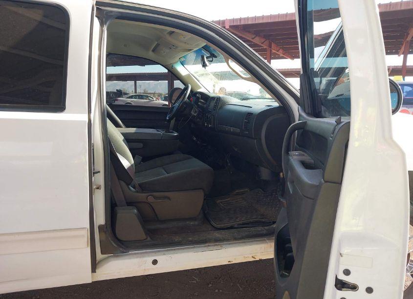 Photo 5 of 2011 Chevrolet Silverado 1500 LT (VIN 1GCRCSE01BZ324995)