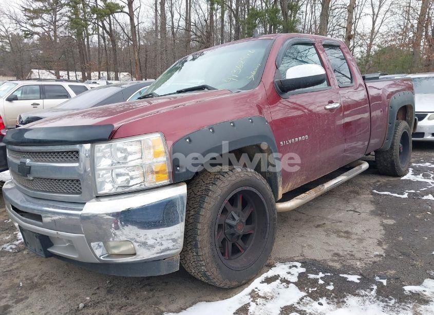 Photo 2 of 2013 Chevrolet Silverado 1500 LT (VIN 1GCRCSE01DZ111063)