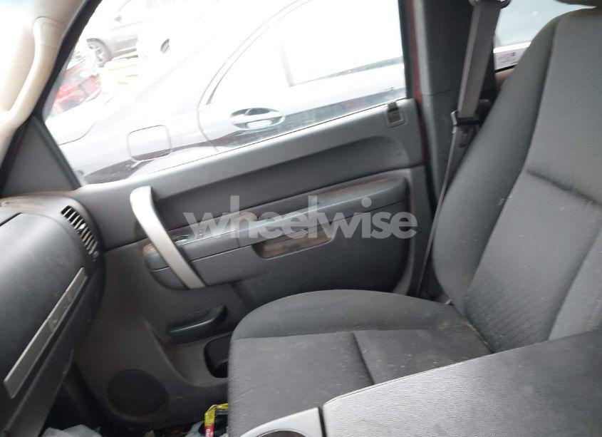 Photo 5 of 2013 Chevrolet Silverado 1500 LT (VIN 1GCRCSE01DZ111063)