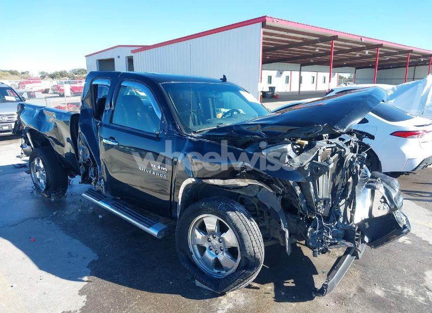 2011 Chevrolet Silverado 1500 LT (VIN 1GCRCSE02BZ327758) main photo