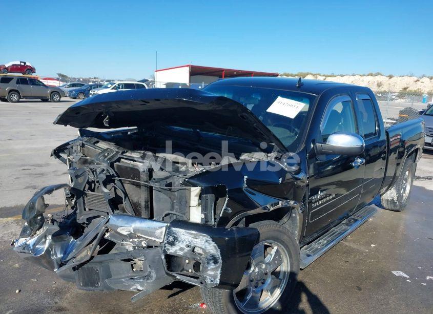 Photo 2 of 2011 Chevrolet Silverado 1500 LT (VIN 1GCRCSE02BZ327758)