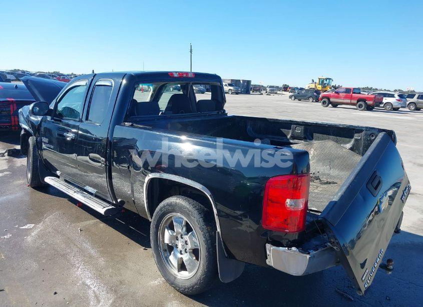 Photo 3 of 2011 Chevrolet Silverado 1500 LT (VIN 1GCRCSE02BZ327758)