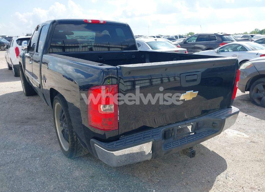 Photo 3 of 2011 Chevrolet Silverado 1500 LT (VIN 1GCRCSE03BZ307843)