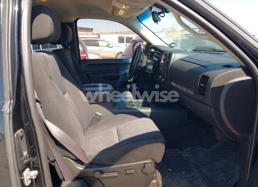 Photo 5 of 2011 Chevrolet Silverado 1500 LT (VIN 1GCRCSE03BZ307843)