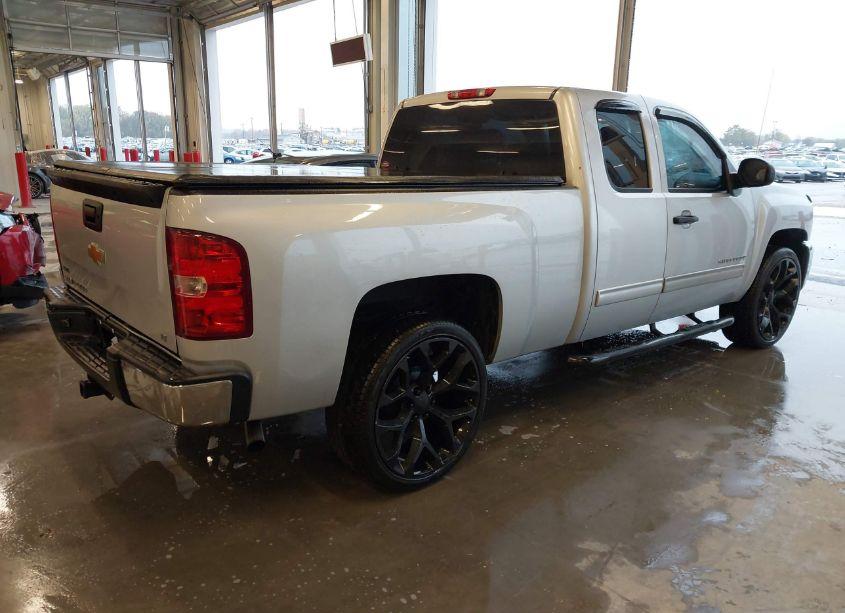 Photo 4 of 2012 Chevrolet Silverado 1500 LT (VIN 1GCRCSE03CZ300912)