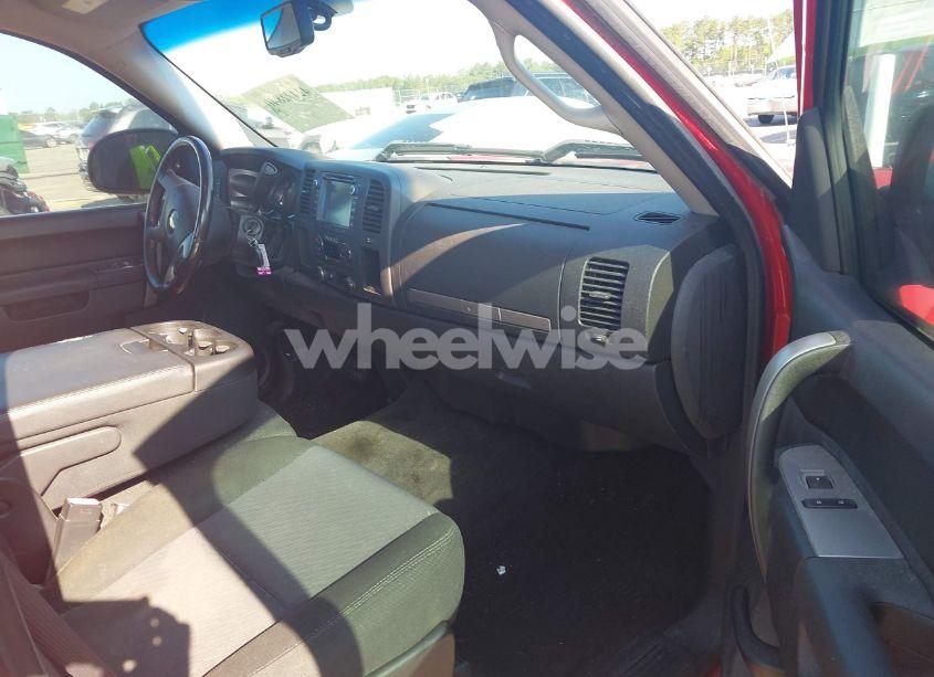 Photo 5 of 2011 Chevrolet Silverado 1500 LT (VIN 1GCRCSE04BZ134740)