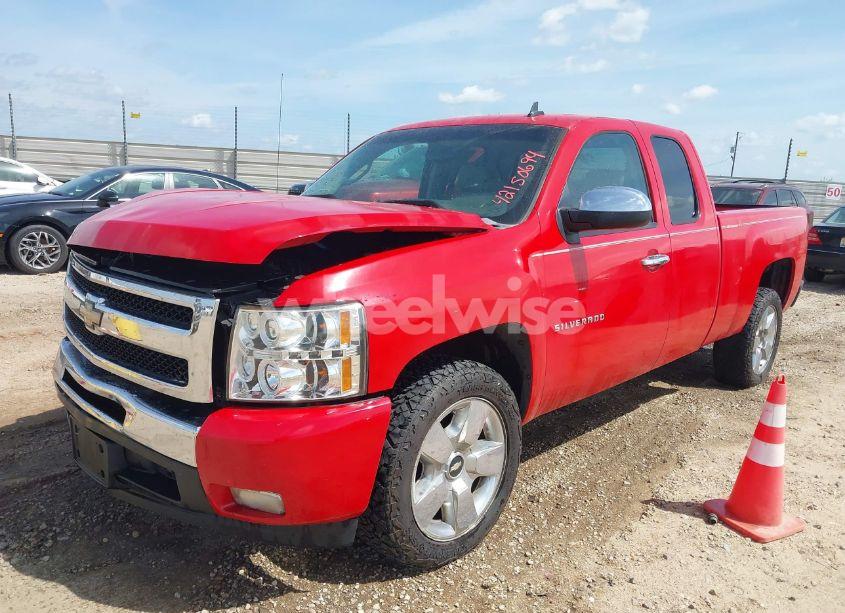 Photo 2 of 2011 Chevrolet Silverado 1500 LT (VIN 1GCRCSE04BZ301582)
