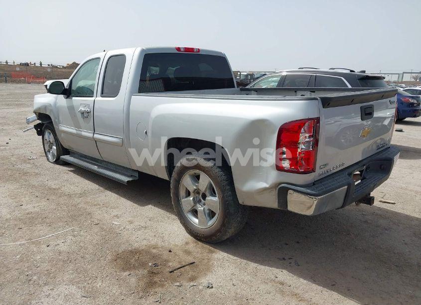 Photo 3 of 2011 Chevrolet Silverado 1500 LT (VIN 1GCRCSE05BZ117820)