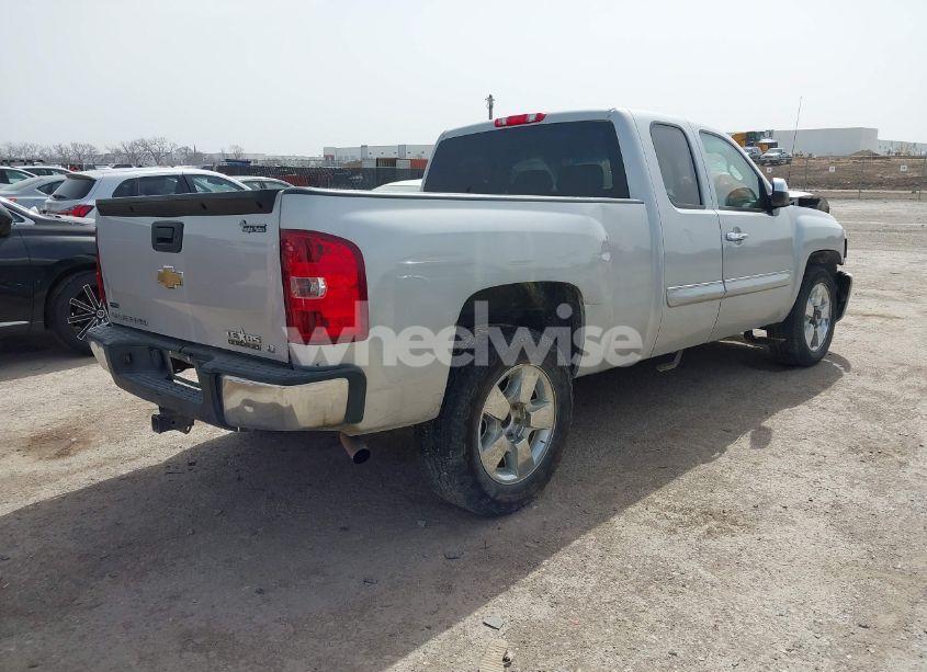Photo 4 of 2011 Chevrolet Silverado 1500 LT (VIN 1GCRCSE05BZ117820)