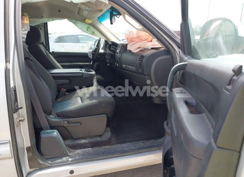 Photo 5 of 2011 Chevrolet Silverado 1500 LT (VIN 1GCRCSE05BZ117820)