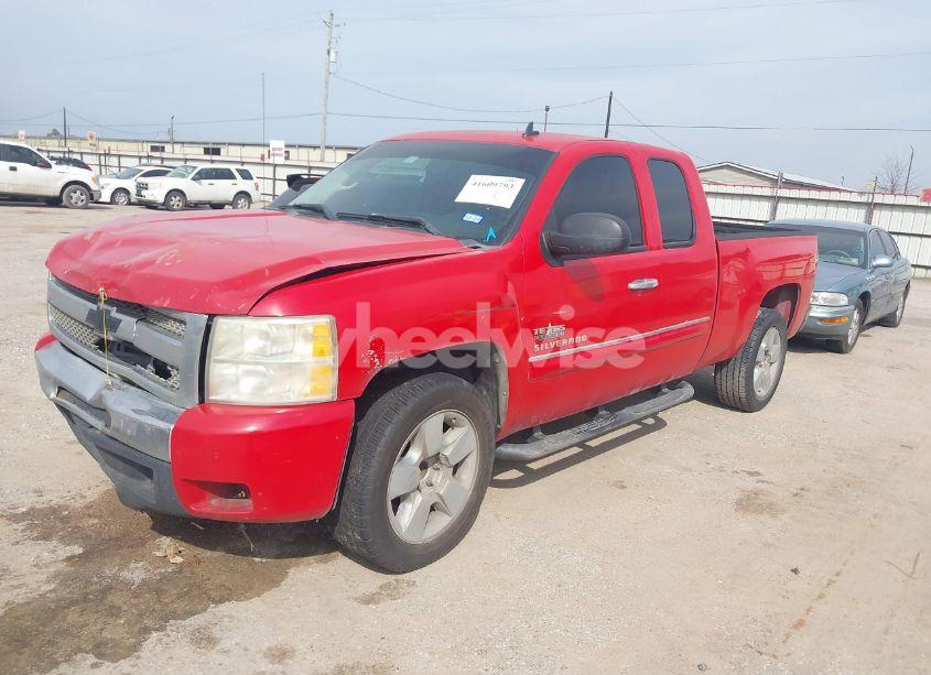 Photo 2 of 2011 Chevrolet Silverado 1500 LT (VIN 1GCRCSE05BZ320951)