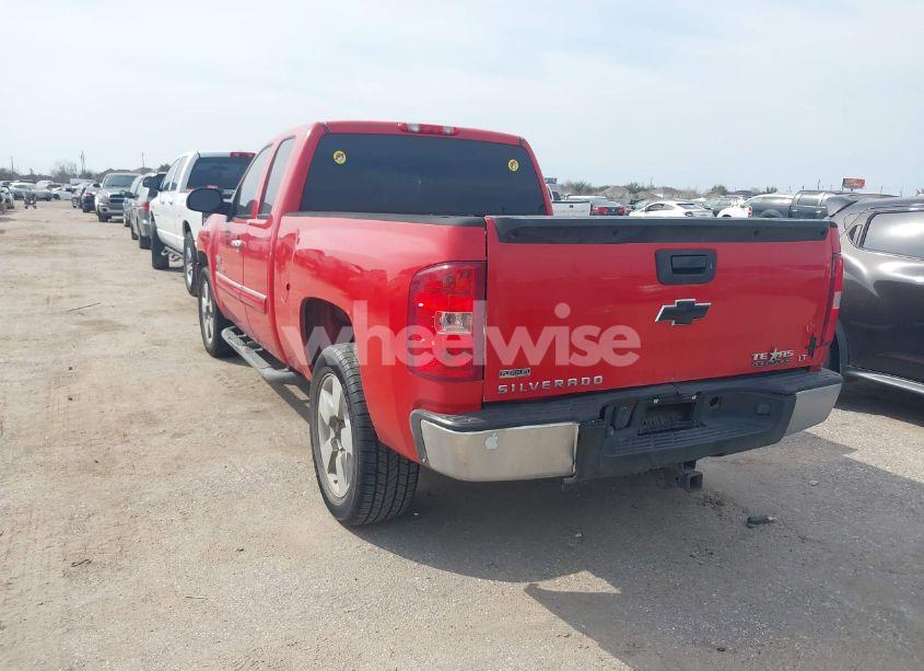 Photo 3 of 2011 Chevrolet Silverado 1500 LT (VIN 1GCRCSE05BZ320951)