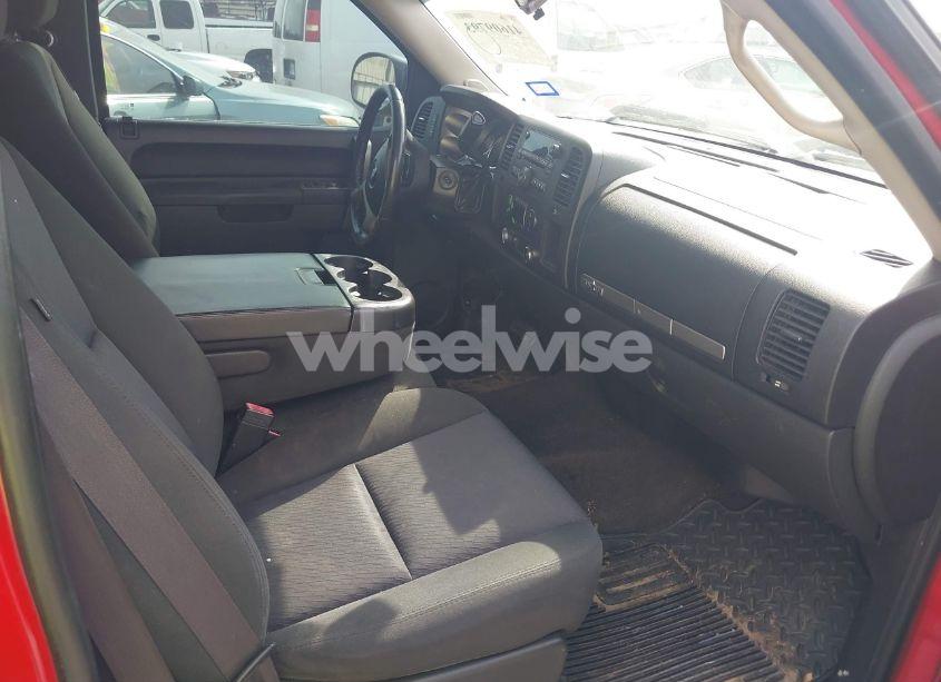 Photo 5 of 2011 Chevrolet Silverado 1500 LT (VIN 1GCRCSE05BZ320951)