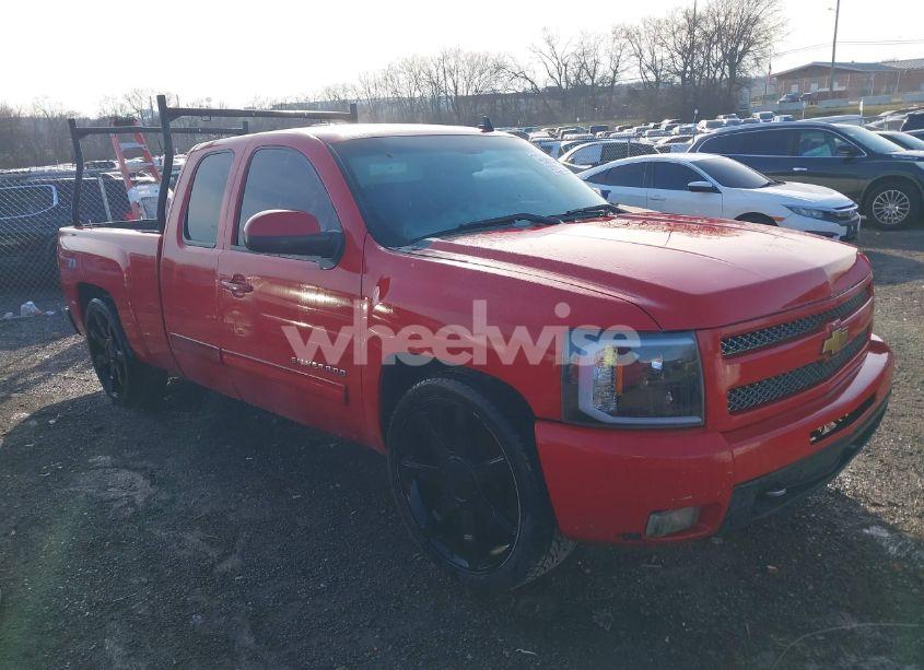 2011 Chevrolet Silverado 1500 LT (VIN 1GCRCSE05BZ382821) main photo