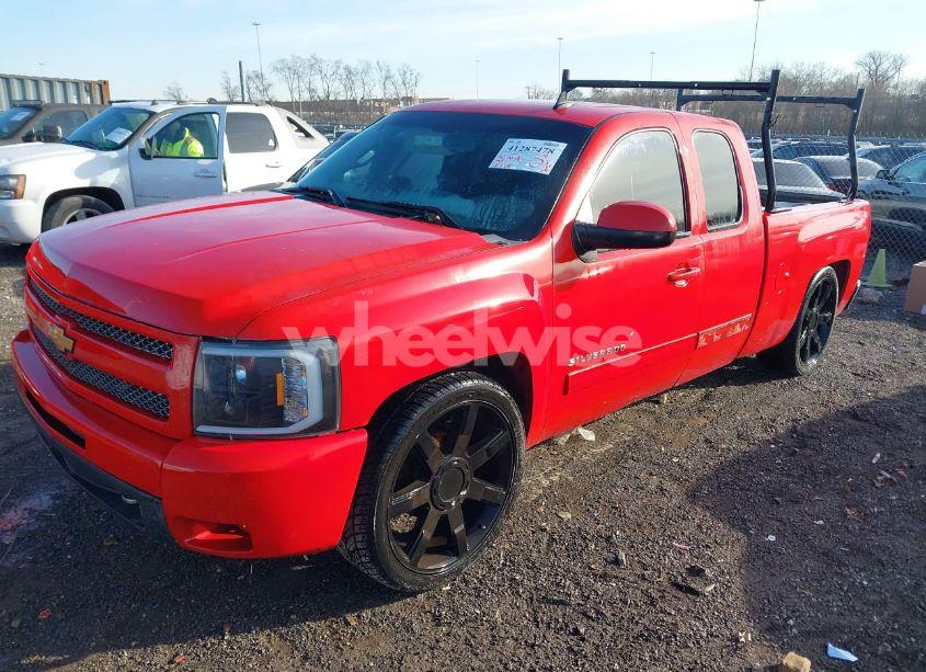 Photo 2 of 2011 Chevrolet Silverado 1500 LT (VIN 1GCRCSE05BZ382821)