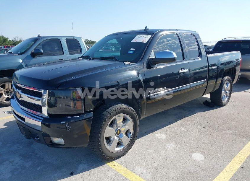 Photo 2 of 2011 Chevrolet Silverado 1500 LT (VIN 1GCRCSE05BZ408348)