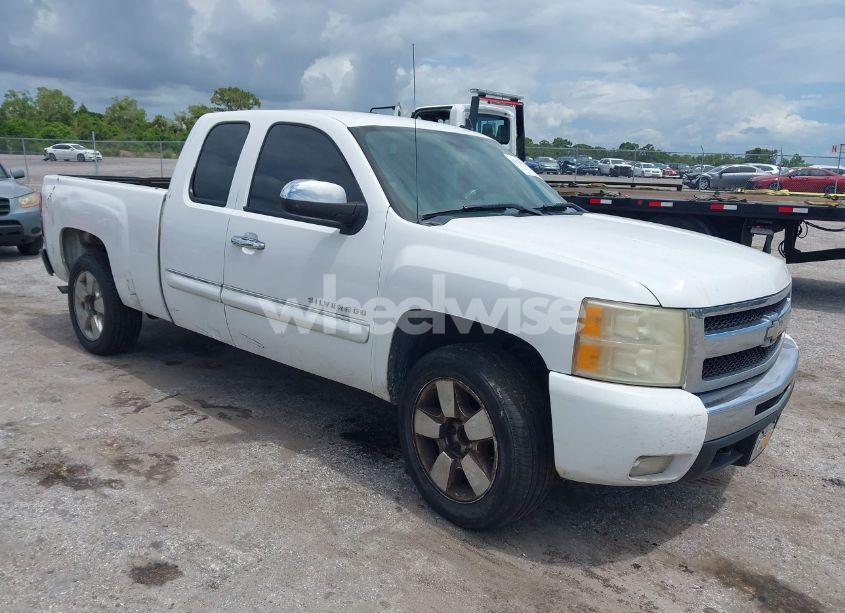 2011 Chevrolet Silverado 1500 LT (VIN 1GCRCSE05BZ436733) main photo