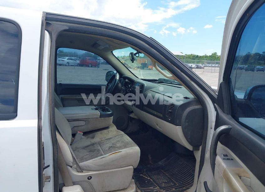 Photo 5 of 2011 Chevrolet Silverado 1500 LT (VIN 1GCRCSE05BZ436733)