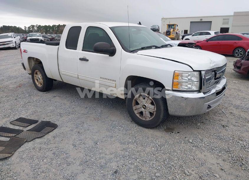 2013 Chevrolet Silverado 1500 LT (VIN 1GCRCSE05DZ276825) main photo