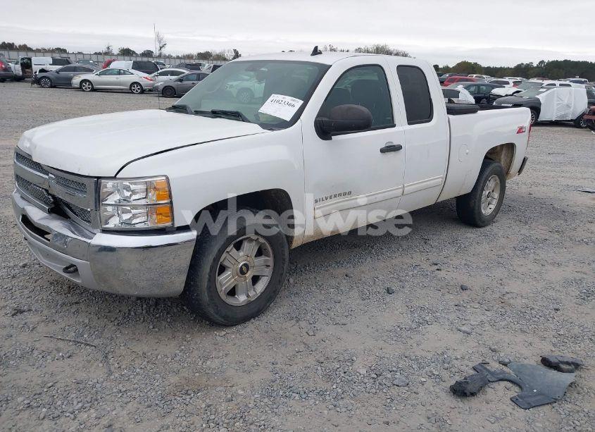 Photo 2 of 2013 Chevrolet Silverado 1500 LT (VIN 1GCRCSE05DZ276825)