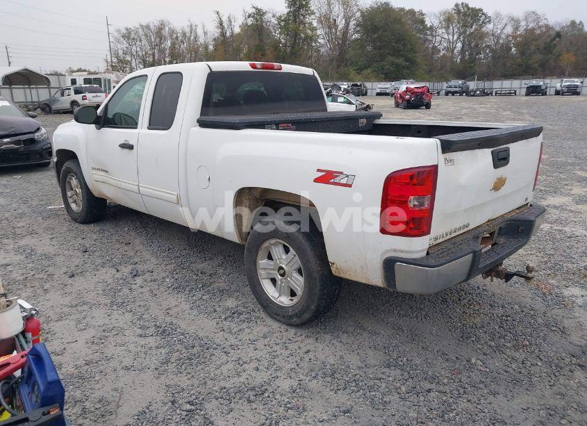 Photo 3 of 2013 Chevrolet Silverado 1500 LT (VIN 1GCRCSE05DZ276825)