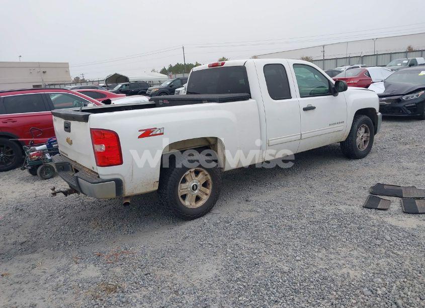 Photo 4 of 2013 Chevrolet Silverado 1500 LT (VIN 1GCRCSE05DZ276825)