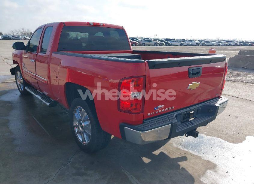 Photo 3 of 2013 Chevrolet Silverado 1500 LT (VIN 1GCRCSE05DZ286934)
