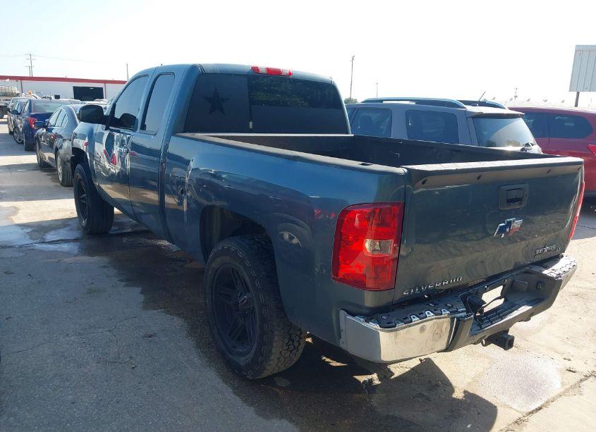 Photo 3 of 2011 Chevrolet Silverado 1500 LT (VIN 1GCRCSE06BZ106227)
