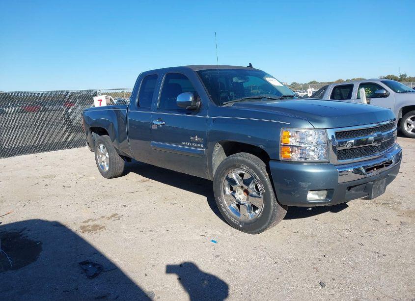 2011 Chevrolet Silverado 1500 LT (VIN 1GCRCSE06BZ136991) main photo
