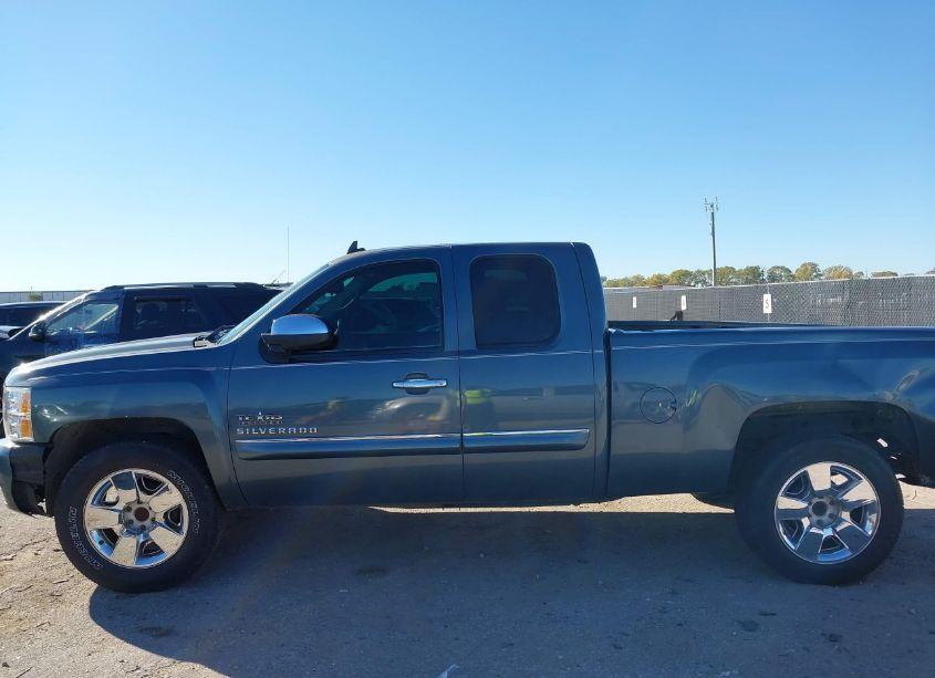 Photo 14 of 2011 Chevrolet Silverado 1500 LT (VIN 1GCRCSE06BZ136991)