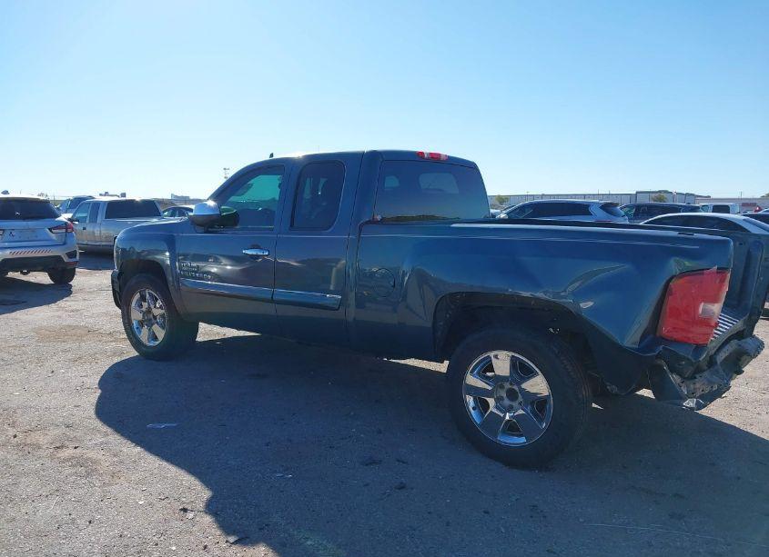 Photo 3 of 2011 Chevrolet Silverado 1500 LT (VIN 1GCRCSE06BZ136991)