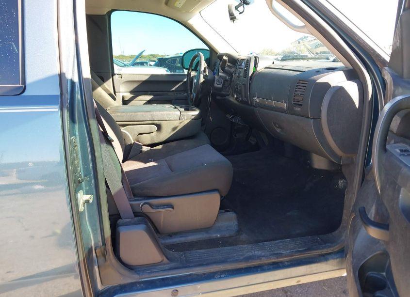 Photo 5 of 2011 Chevrolet Silverado 1500 LT (VIN 1GCRCSE06BZ136991)