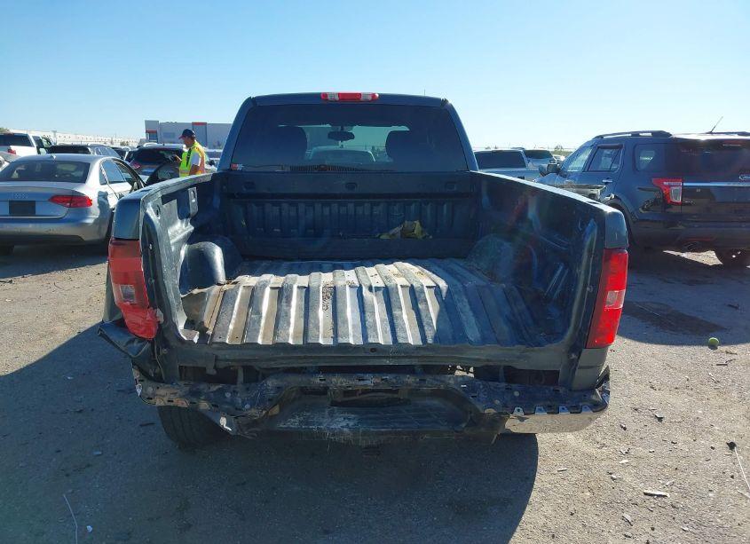 Photo 6 of 2011 Chevrolet Silverado 1500 LT (VIN 1GCRCSE06BZ136991)