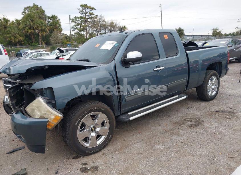 Photo 2 of 2011 Chevrolet Silverado 1500 LT (VIN 1GCRCSE06BZ196916)