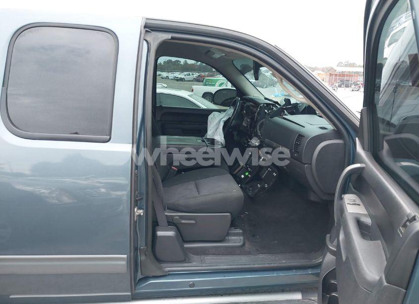 Photo 5 of 2011 Chevrolet Silverado 1500 LT (VIN 1GCRCSE06BZ196916)