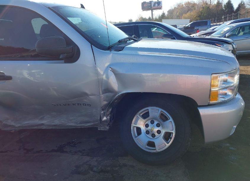 Photo 6 of 2011 Chevrolet Silverado 1500 LT (VIN 1GCRCSE06BZ207347)