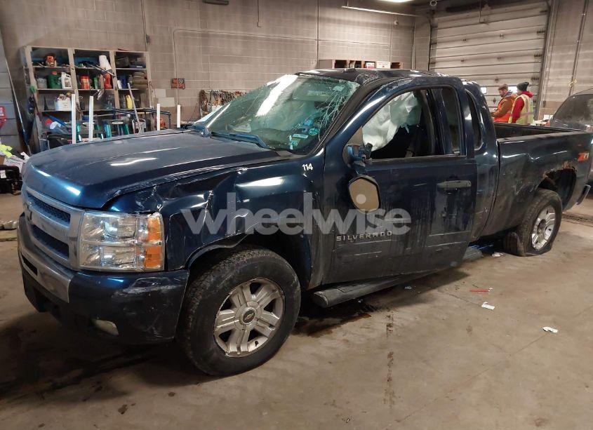 Photo 2 of 2011 Chevrolet Silverado 1500 LT (VIN 1GCRCSE06BZ361721)